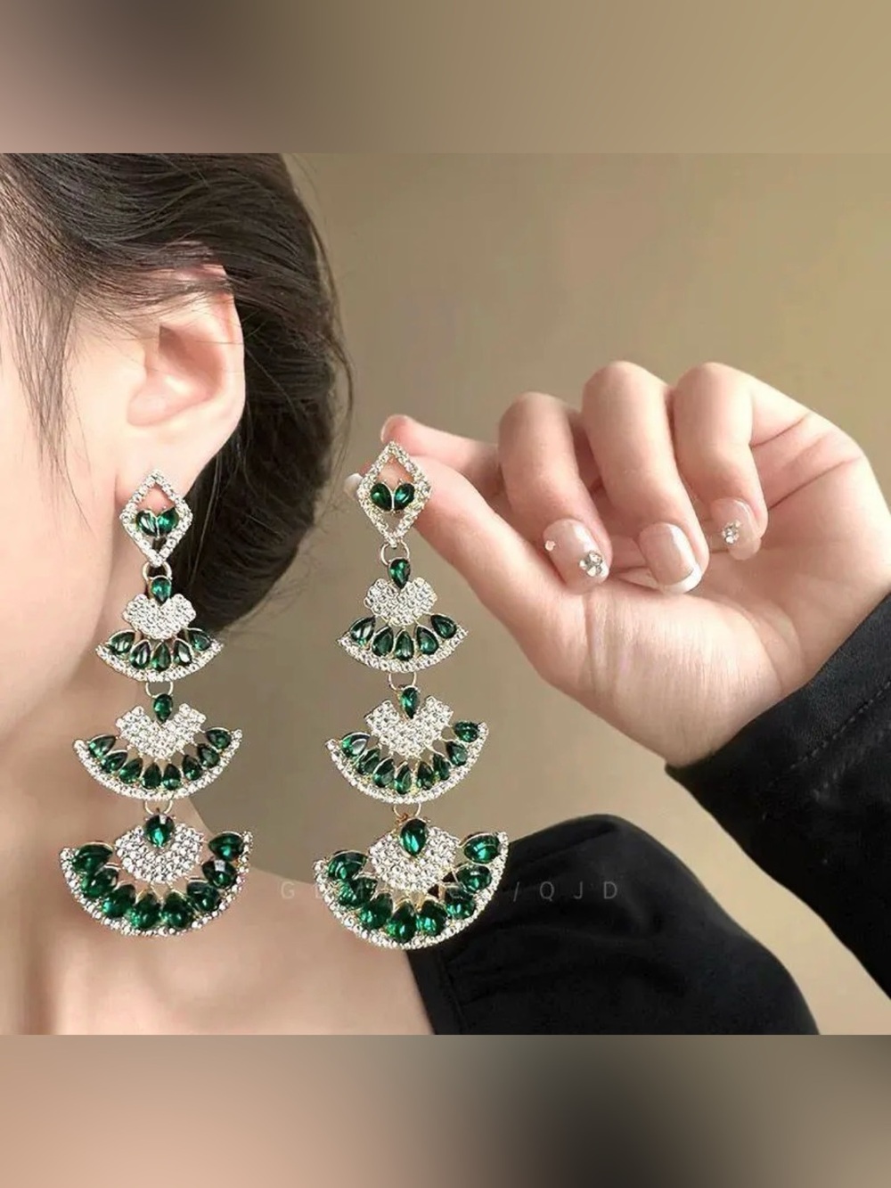 Elegant Green Crystal Tiered Drop Statement Earrings - Women Jewelry NWOT